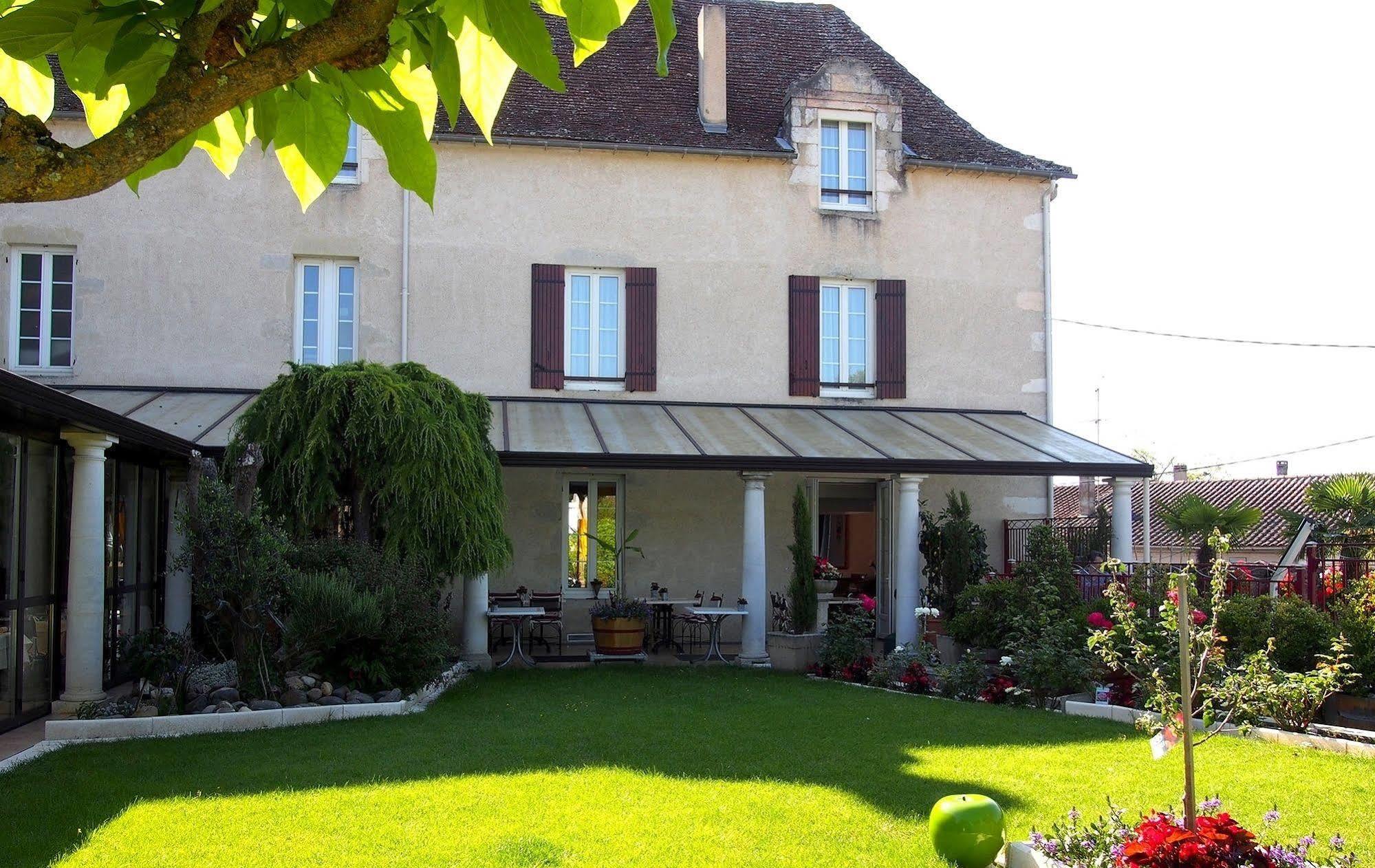 Logis Hostellerie Des Ducs Duras Exterior foto